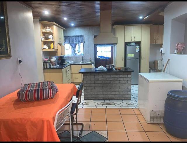 3 BEDROOM HOUSE FOR SALE IN EASTRIDGE